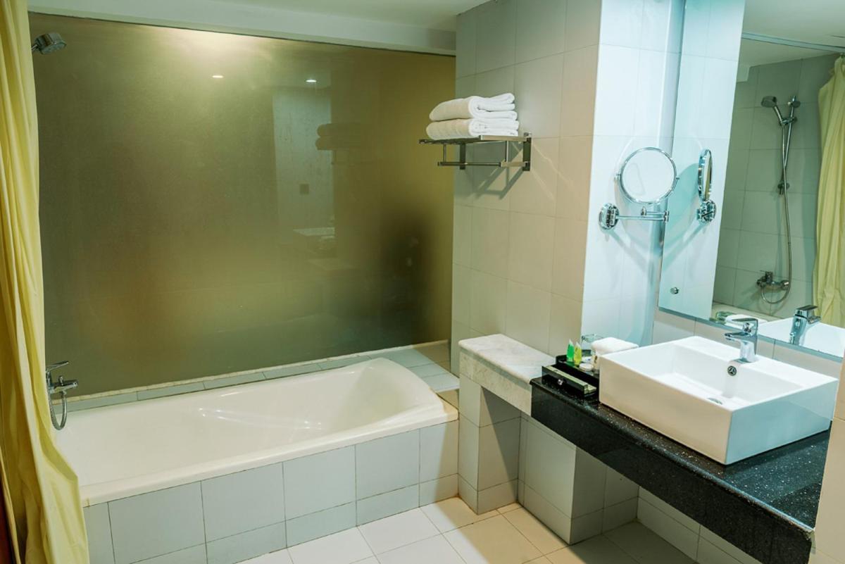 Best Western Heritage Cox's Bazar Exteriör bild
